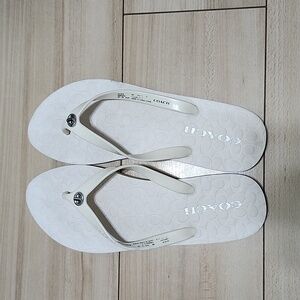 Coach abbigail flip flops